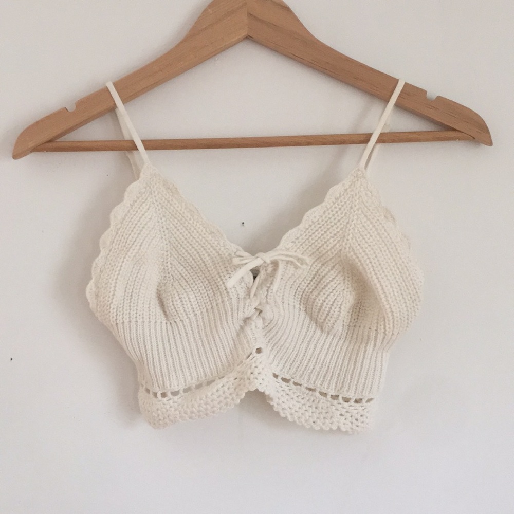 Kendall & Kylie beige crochet crop top